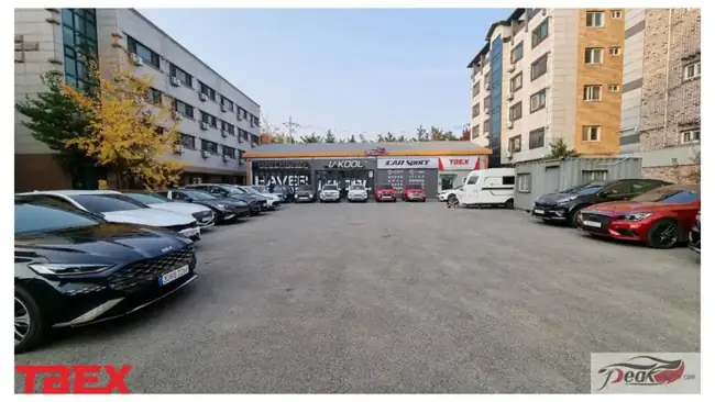 피크 매장과 주차 공간